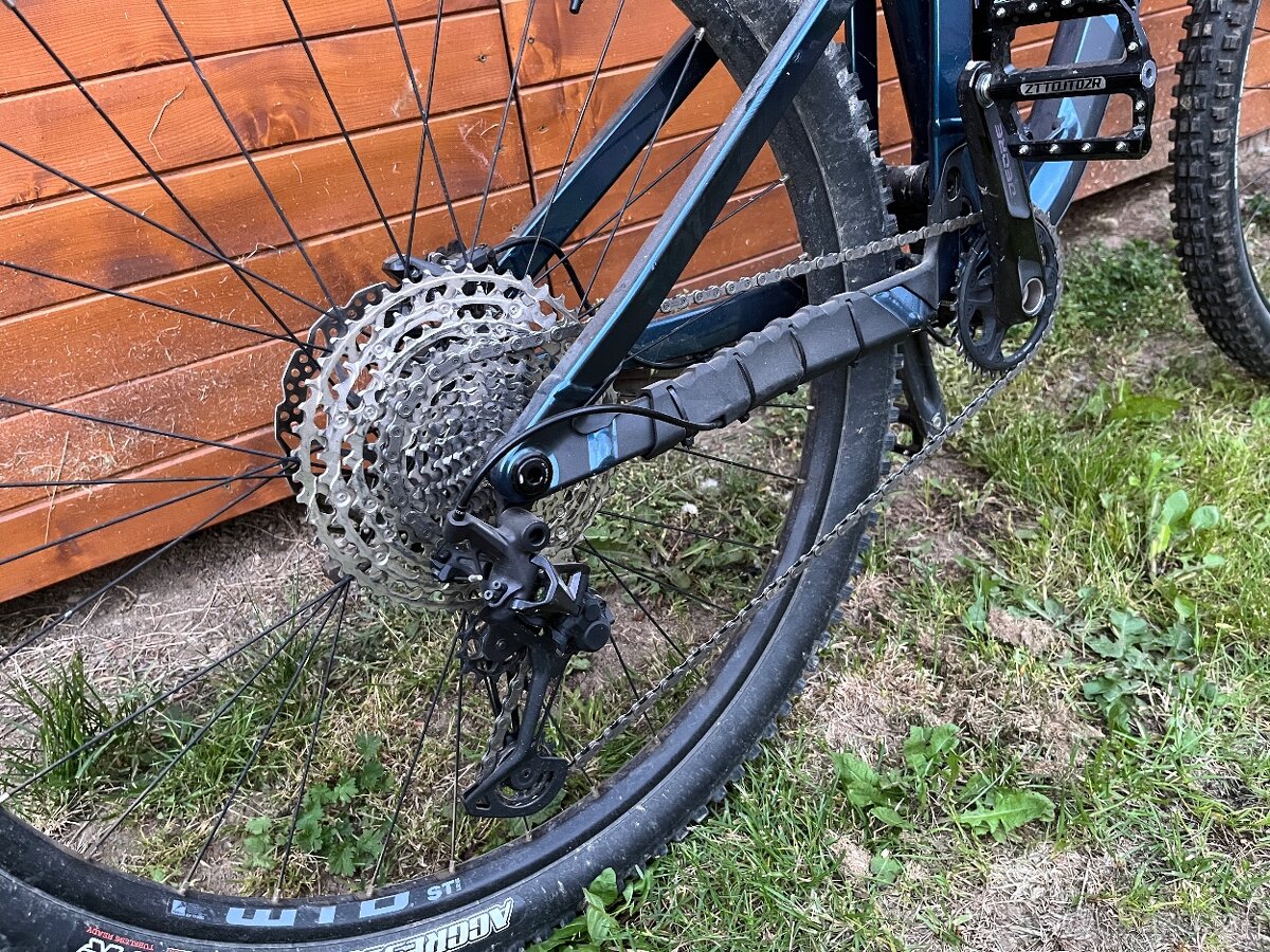 GHOST RIOT TRAIL - M - 8