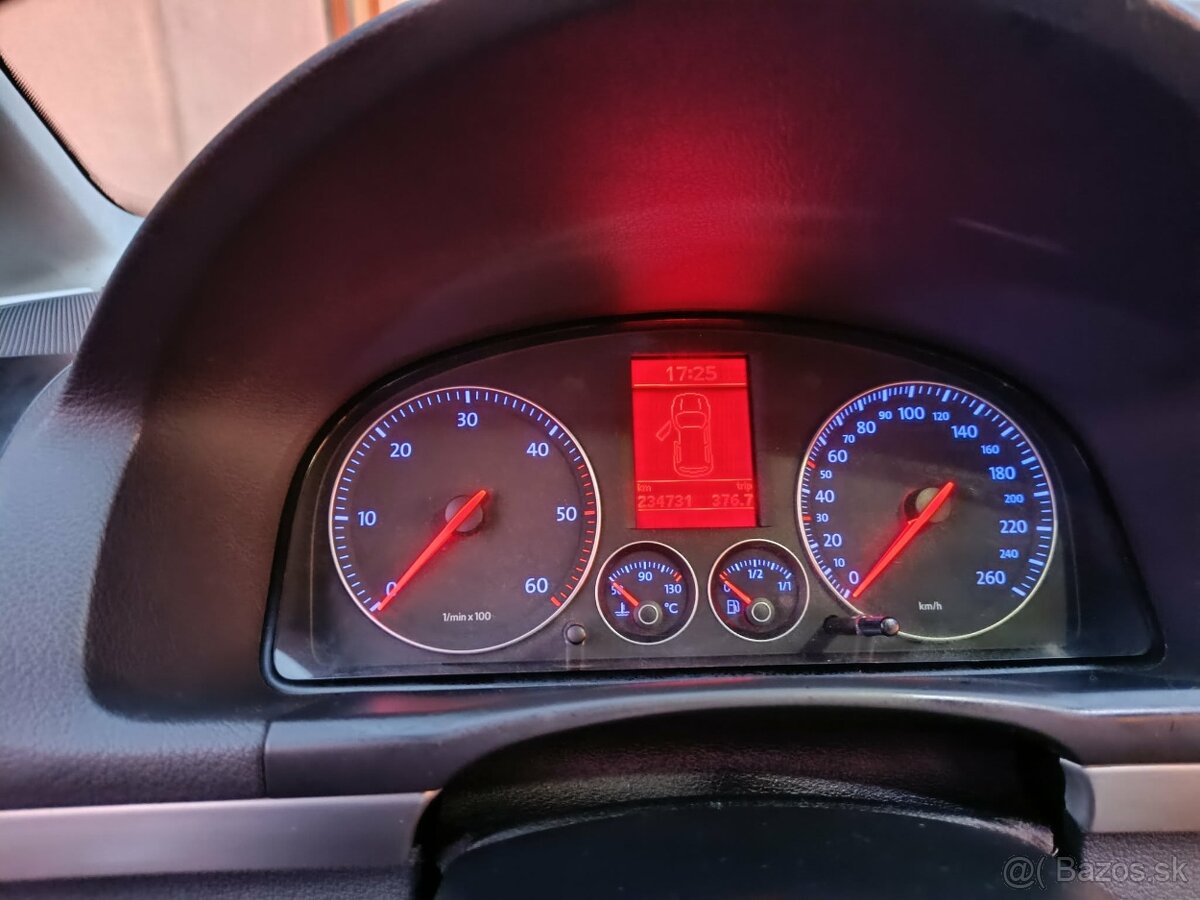 Volkswagen Touran 2.0 - 8