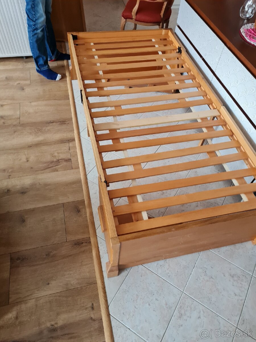 Starožitny nábytok unikát , drevená truhlica a v nej posteľ - 8