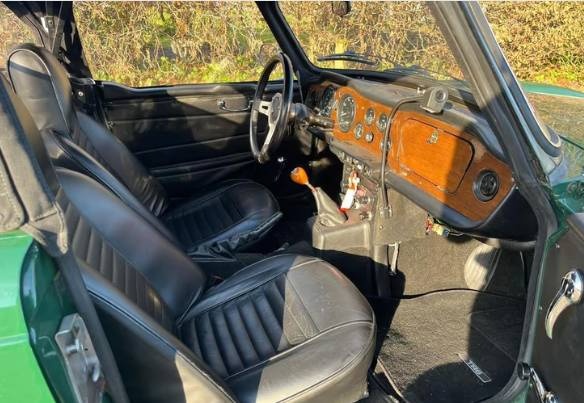 Triumph TR6 Soft Top z roku 1972 - 8