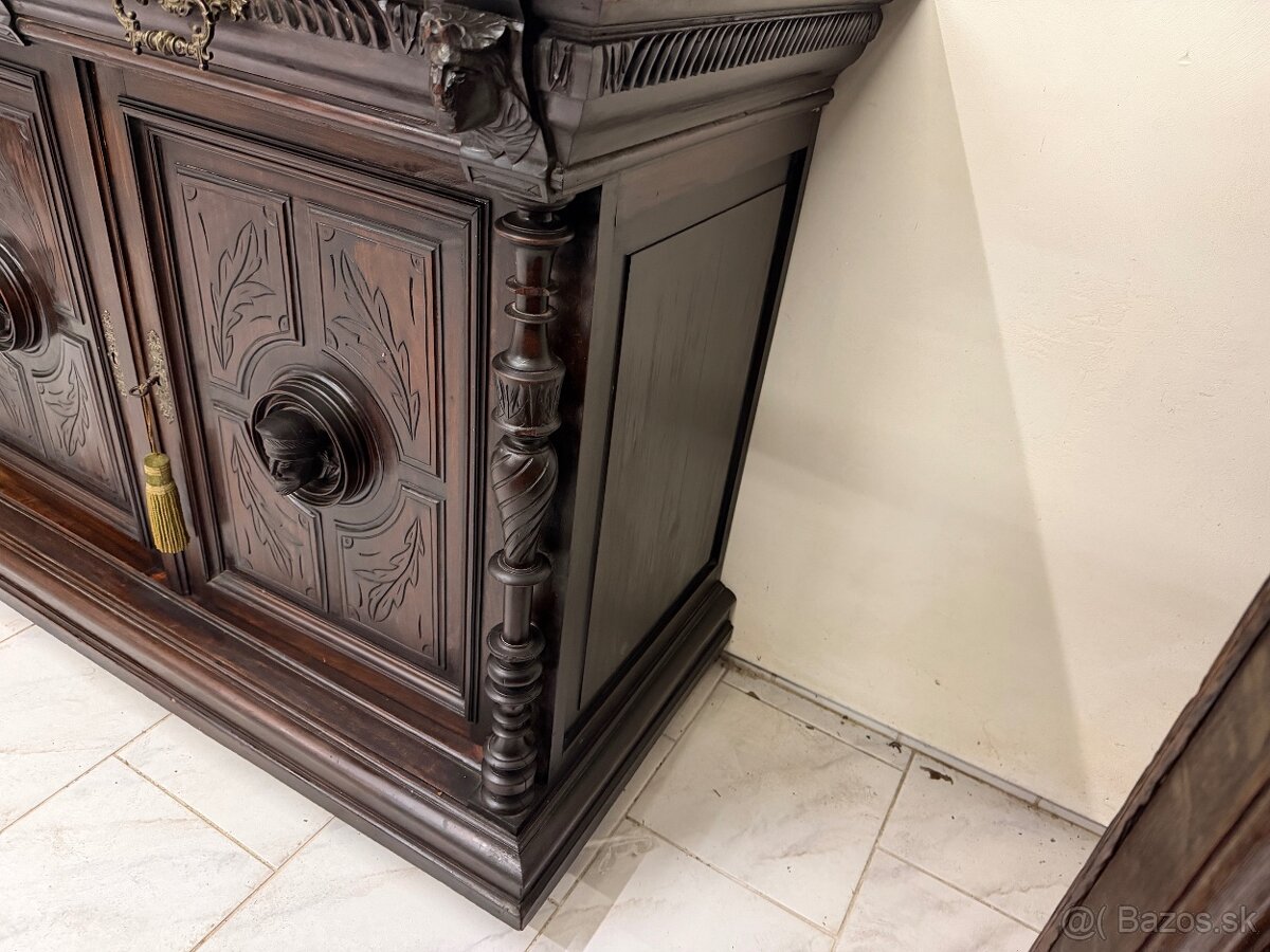 Starožitné skříně Henri II. - 8