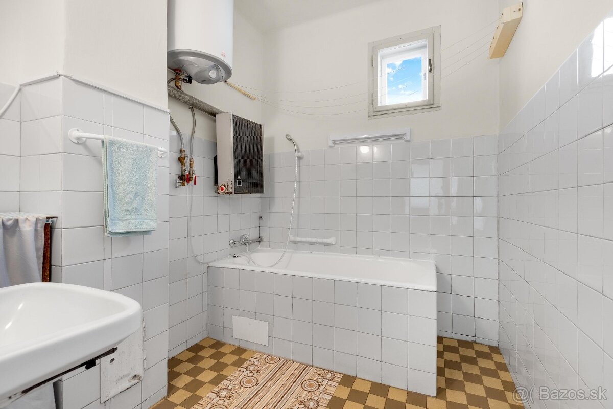 Na predaj starší rodinný dom v Lábe - 8