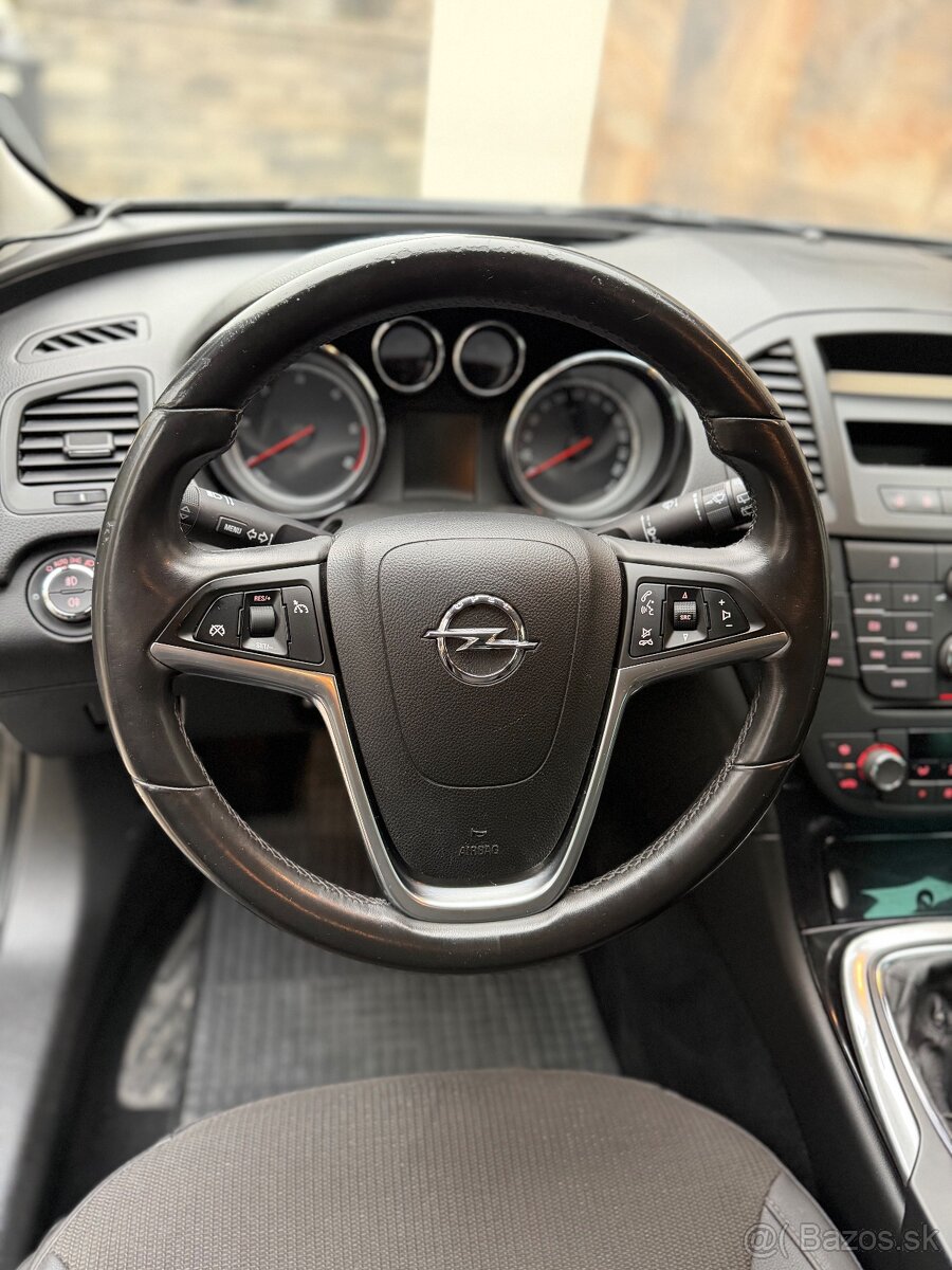 OPEL INSIGNIA SPORTS TOURER SW / 2,0 DIESEL MANUÁL - 8