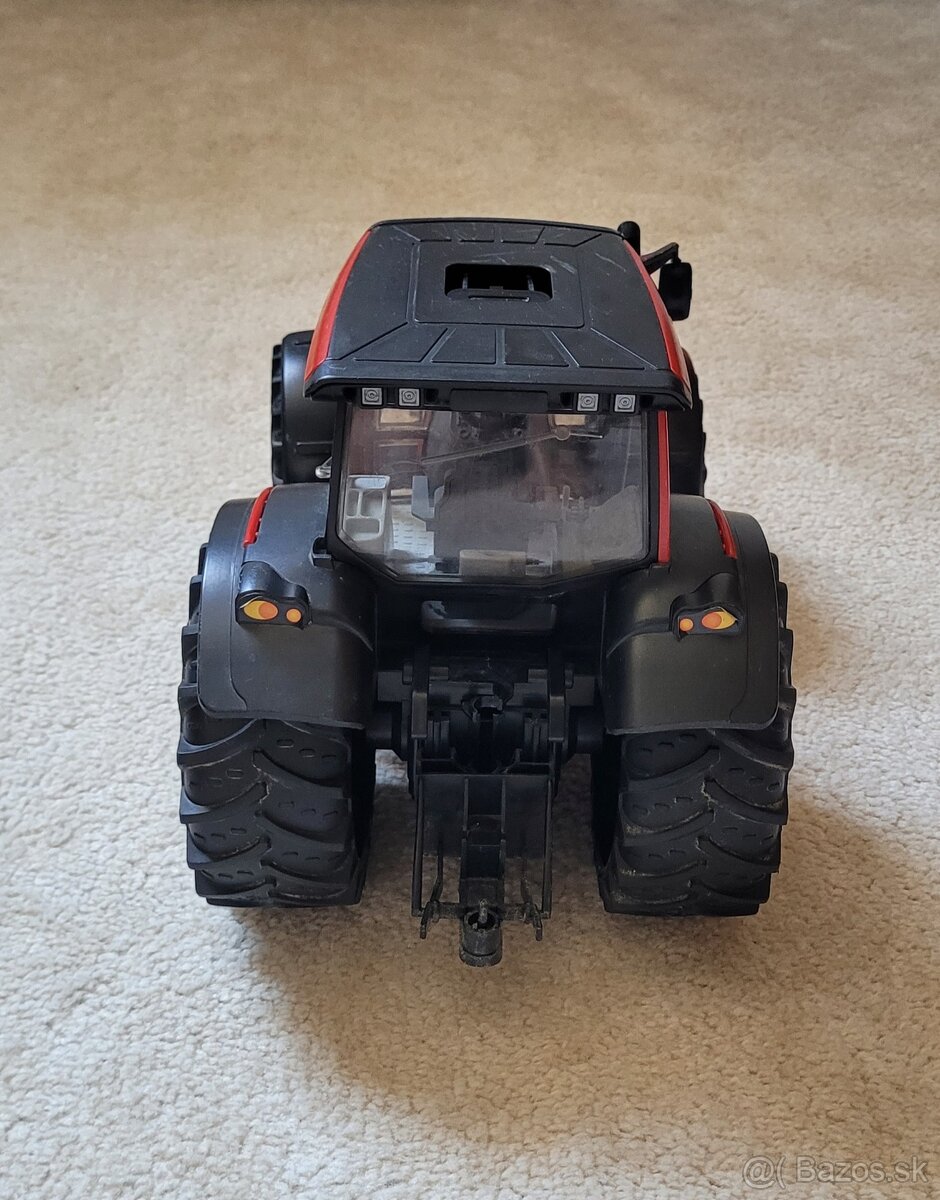 Bruder traktor Valtra - 8