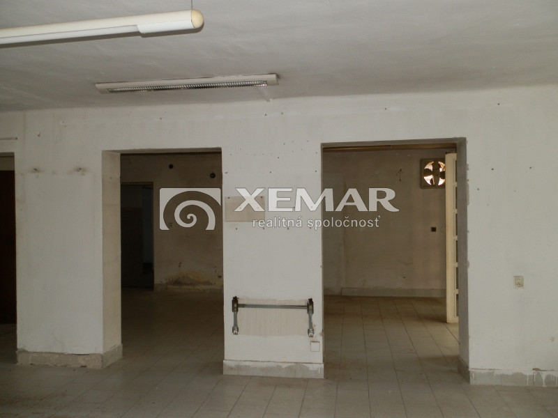 Dom, komerčné a prevádzkové priestory - 8