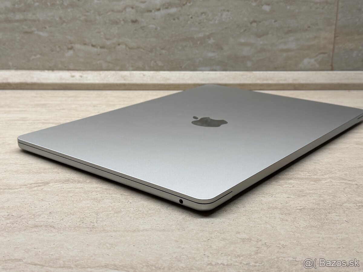 MacBook Air 15,3", M2, 8GB, 256GB, Silver, 8 cyklov - 8