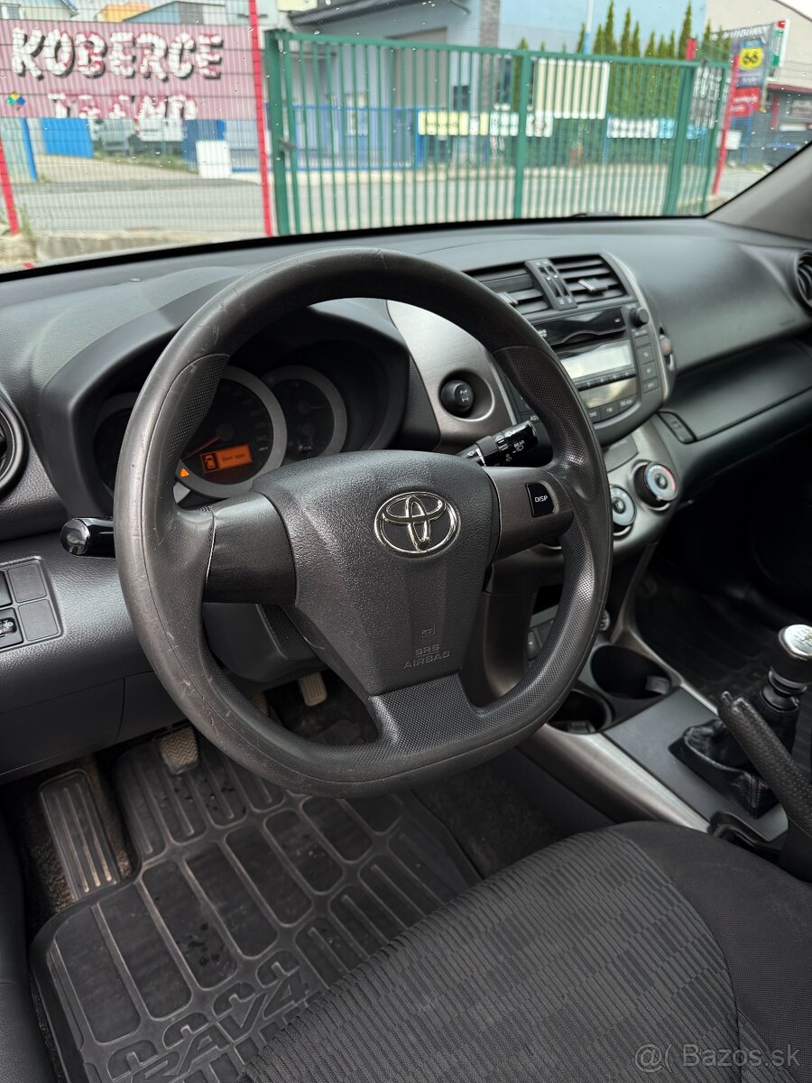 Toyota RAV4 2.2 D-4D 4x4, 110 kW, 2012 - 8