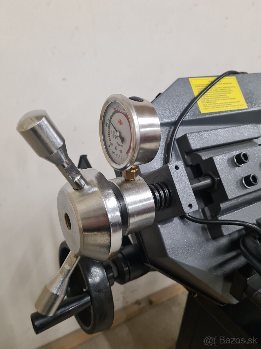 Pásová pila na kov s chladením - 8