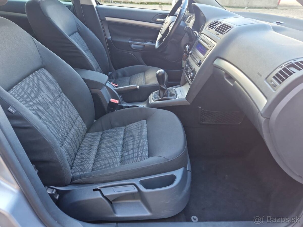 Predám Škoda Octavia Combi 1.9 TDI 77 KW Elegance r.v.2009 - 8