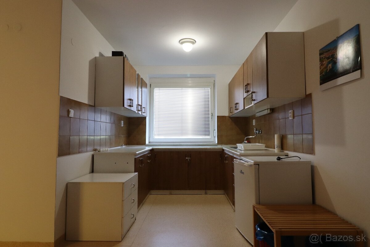 Na predaj polyfunkčná budova v Piešťanoch - 8