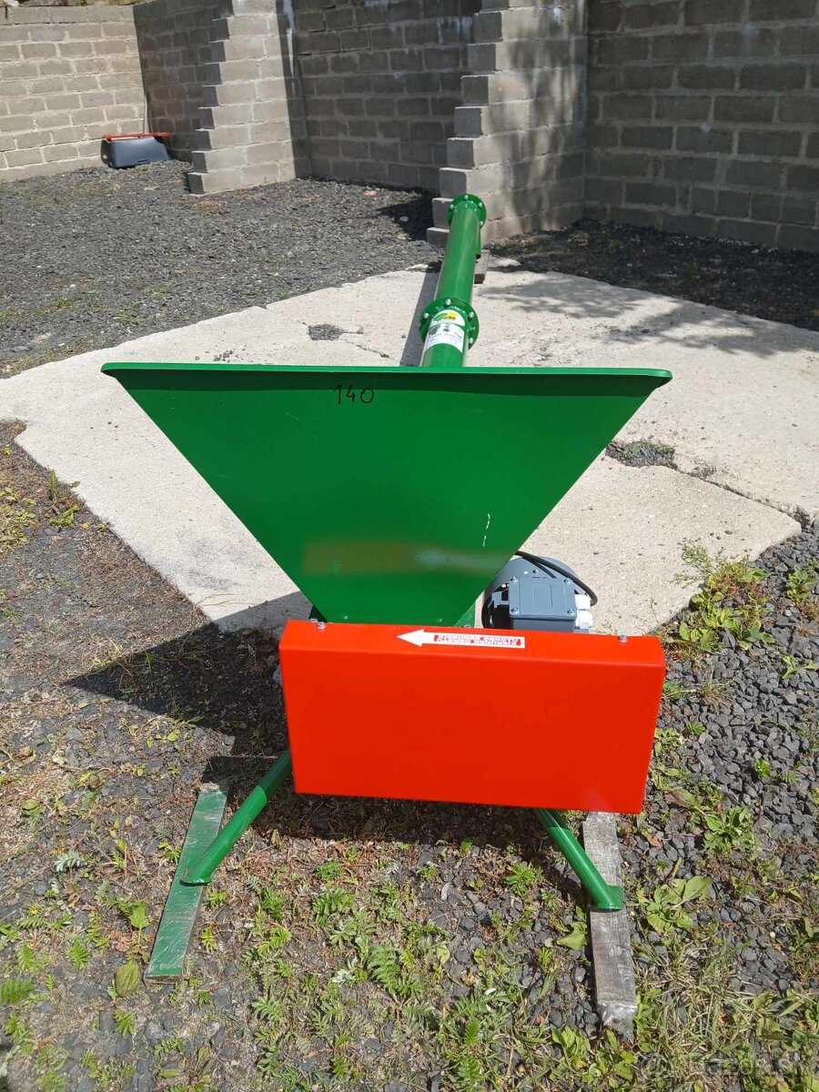 Šnekový dopravník s násypkou 4 m - 8