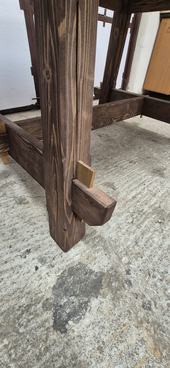 Masívny jedálenský stôl - 8