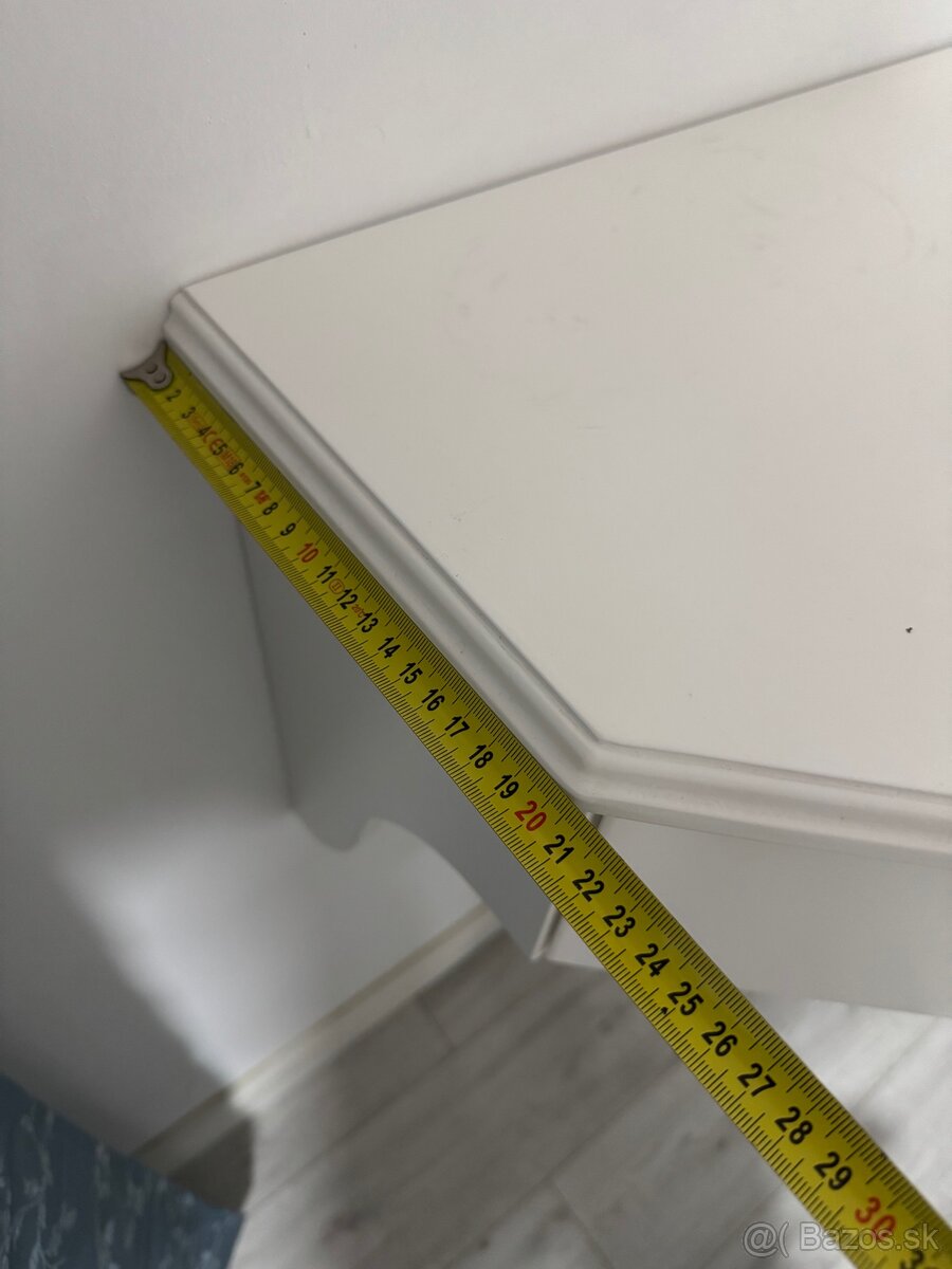 Rohovy toaletny stolik od stolara - 8