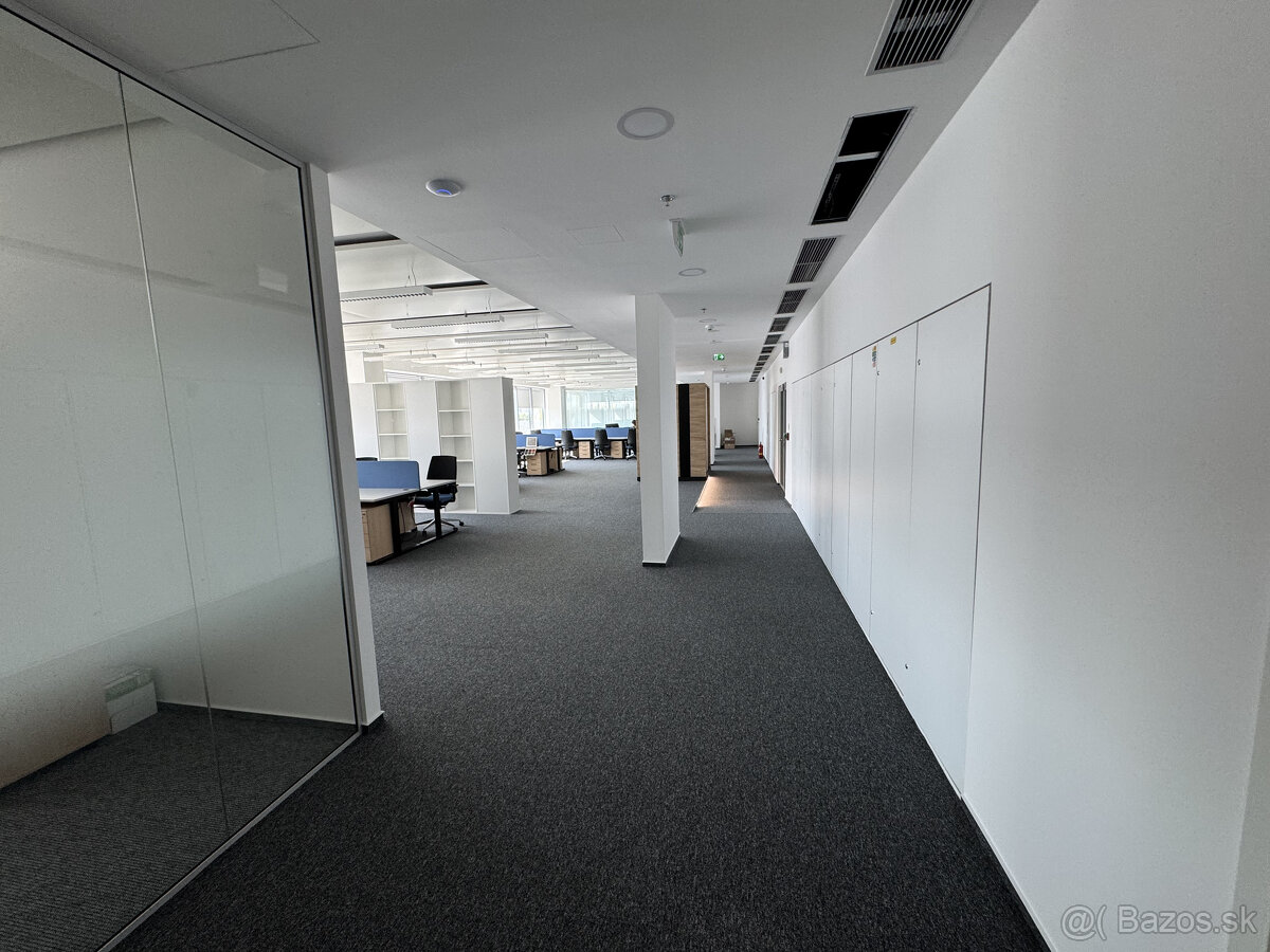 Prenájom novozrekonštruovaného samostatného kancelárskeho tr - 8