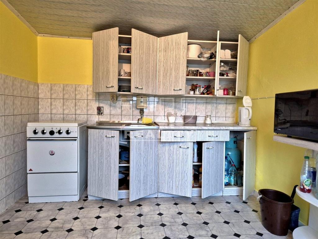 Chalupa v malebnej dedinke Podhradie pri Prievidzi - 8