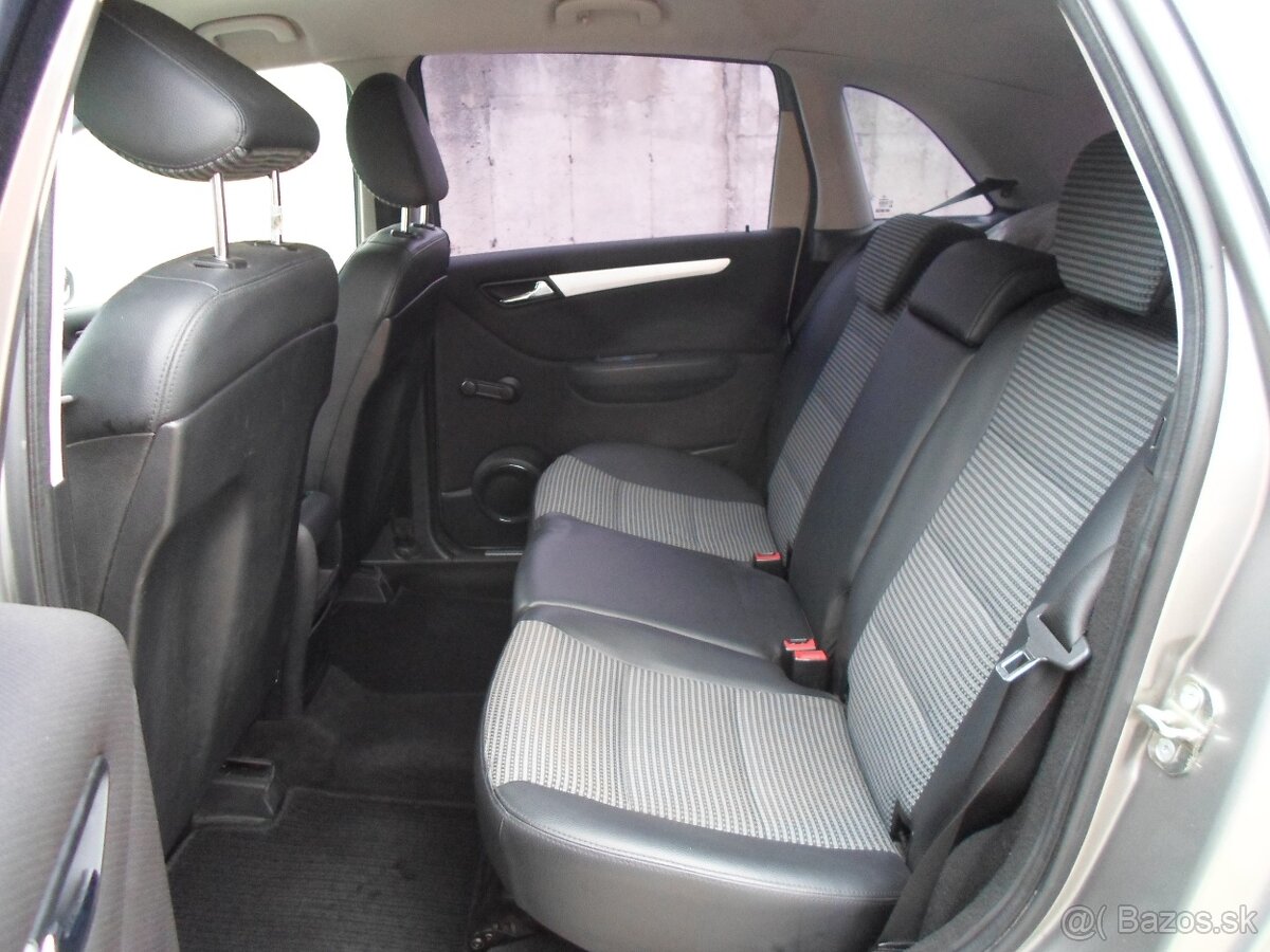 Mercedes-Benz B trieda 200 CDI 103kW automat,koža,klima,temp - 8