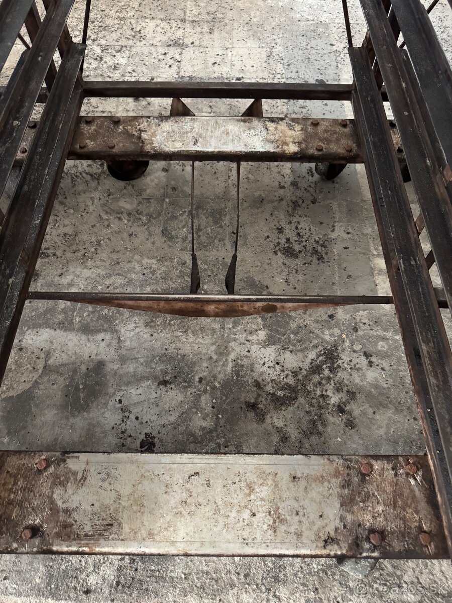 Vozíky a plechy na pečení - 8