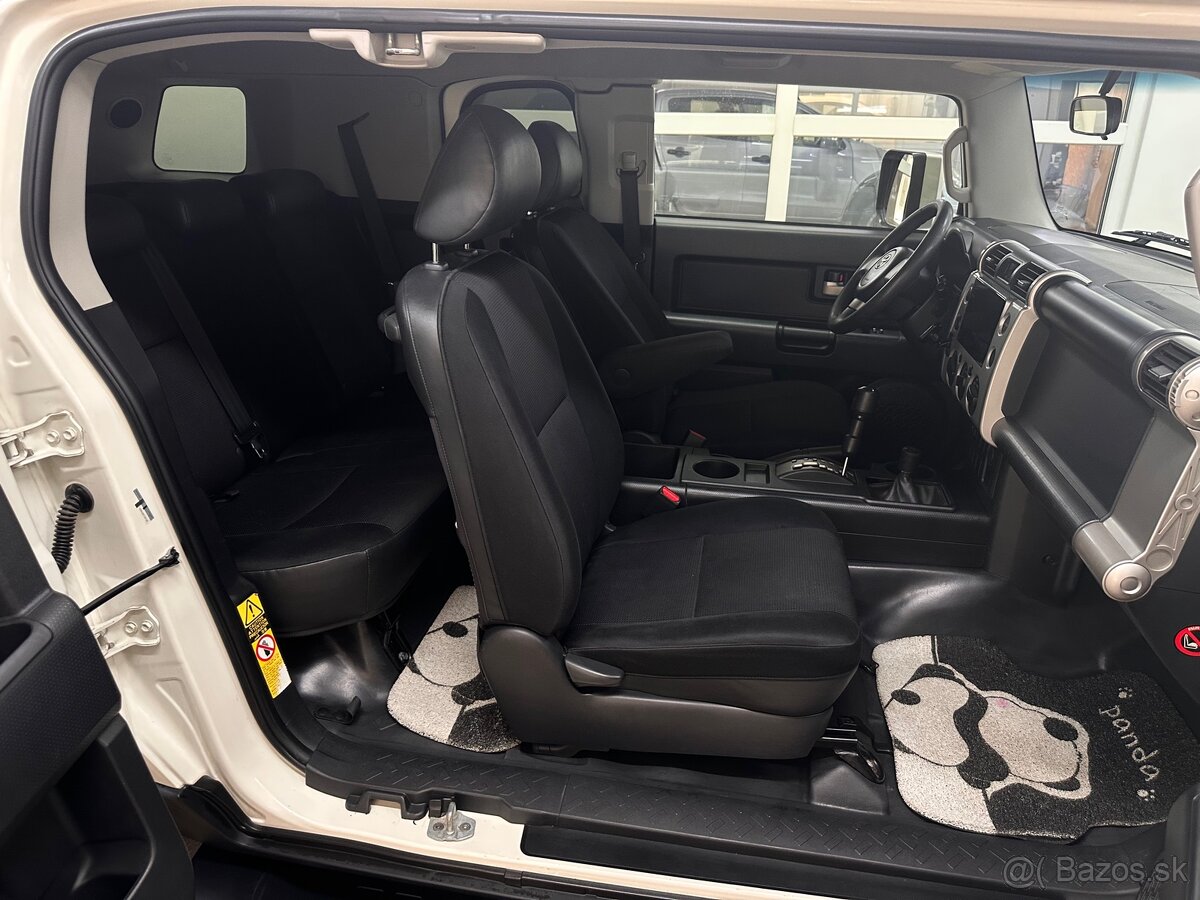 Toyota FJ Cruiser - 8