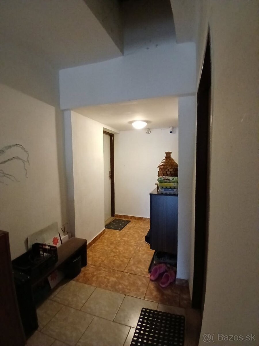 NA PREDAJ 2-izbový byt Hlohovec s parkovacím miestom - 8