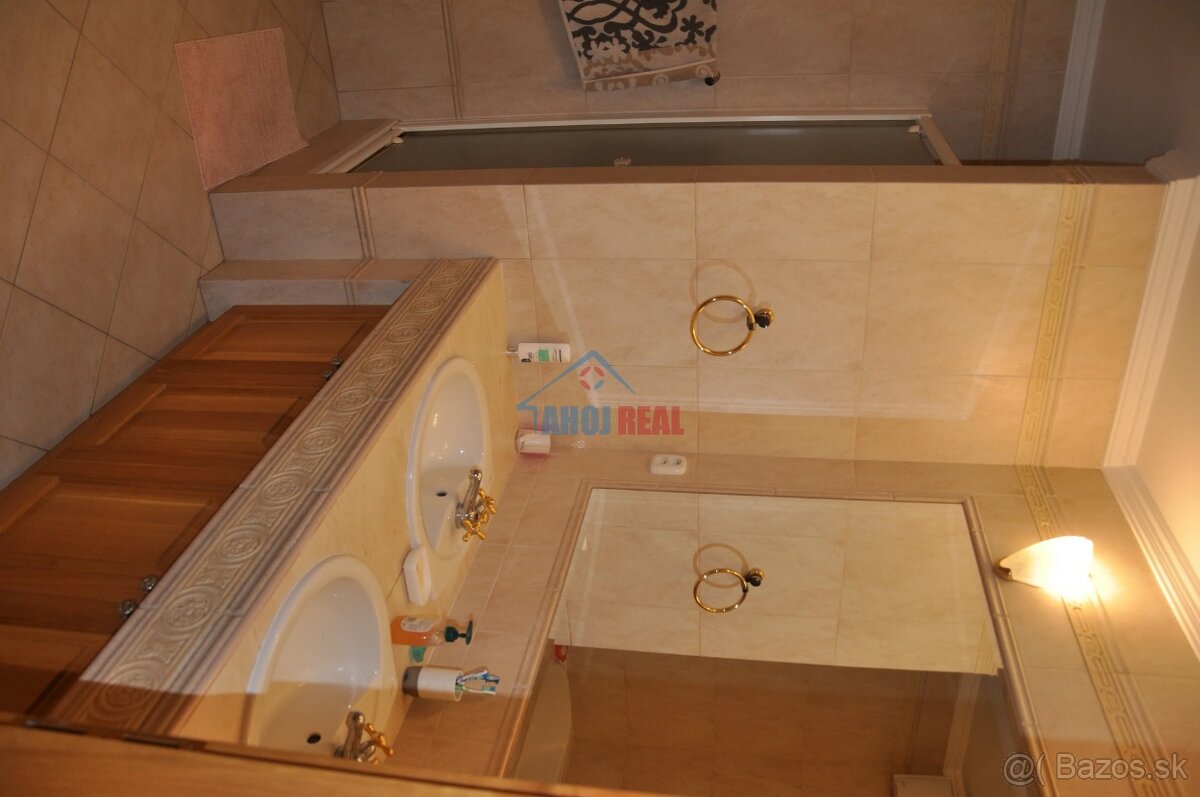 ZÁMOCKÁ novostavba v STAROM MESTE- - 8