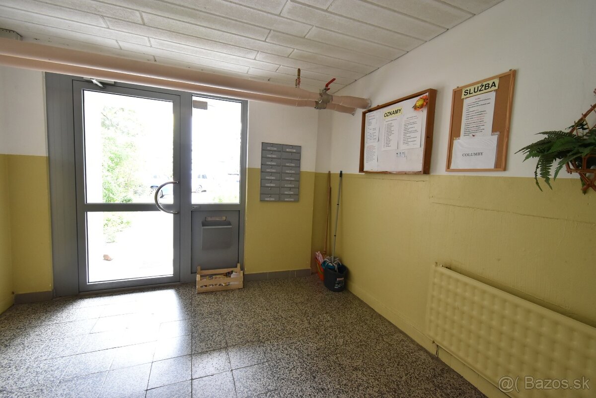 Pezinok:Ponúkame priestranný 3 izbový byt , Svätoplukova ul. - 8