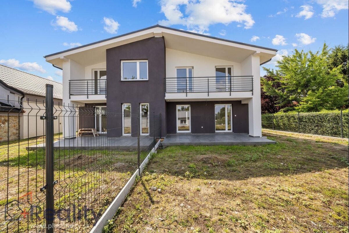 Priestranná novostavba rodinného domu v obci Nová Dedinka na - 8