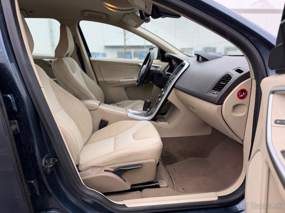 Volvo XC60 2.4D AWD Nová STK - 8