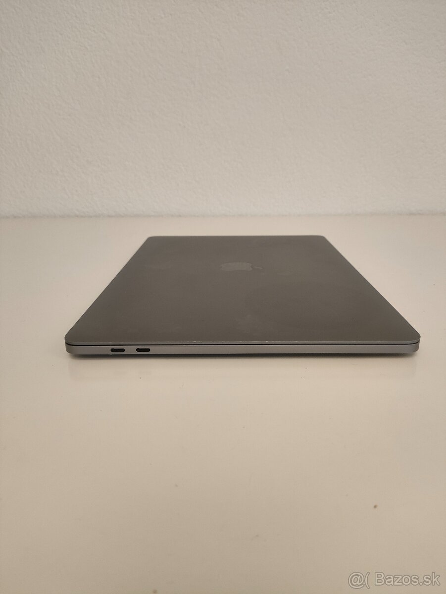 MacBook Pro 2018 | i5 • 8GB • 256GB SSD - 8