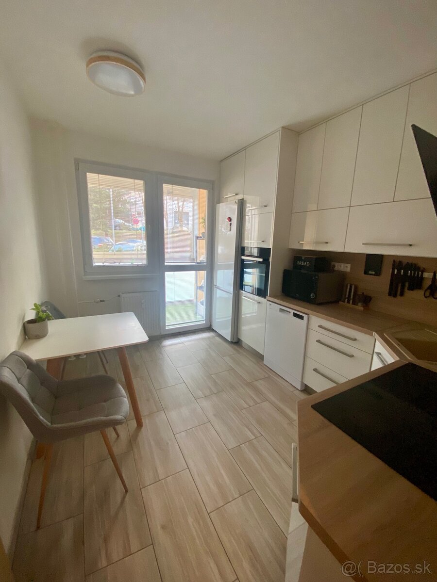 Veľký 3izbovy byt na prenájom - 8