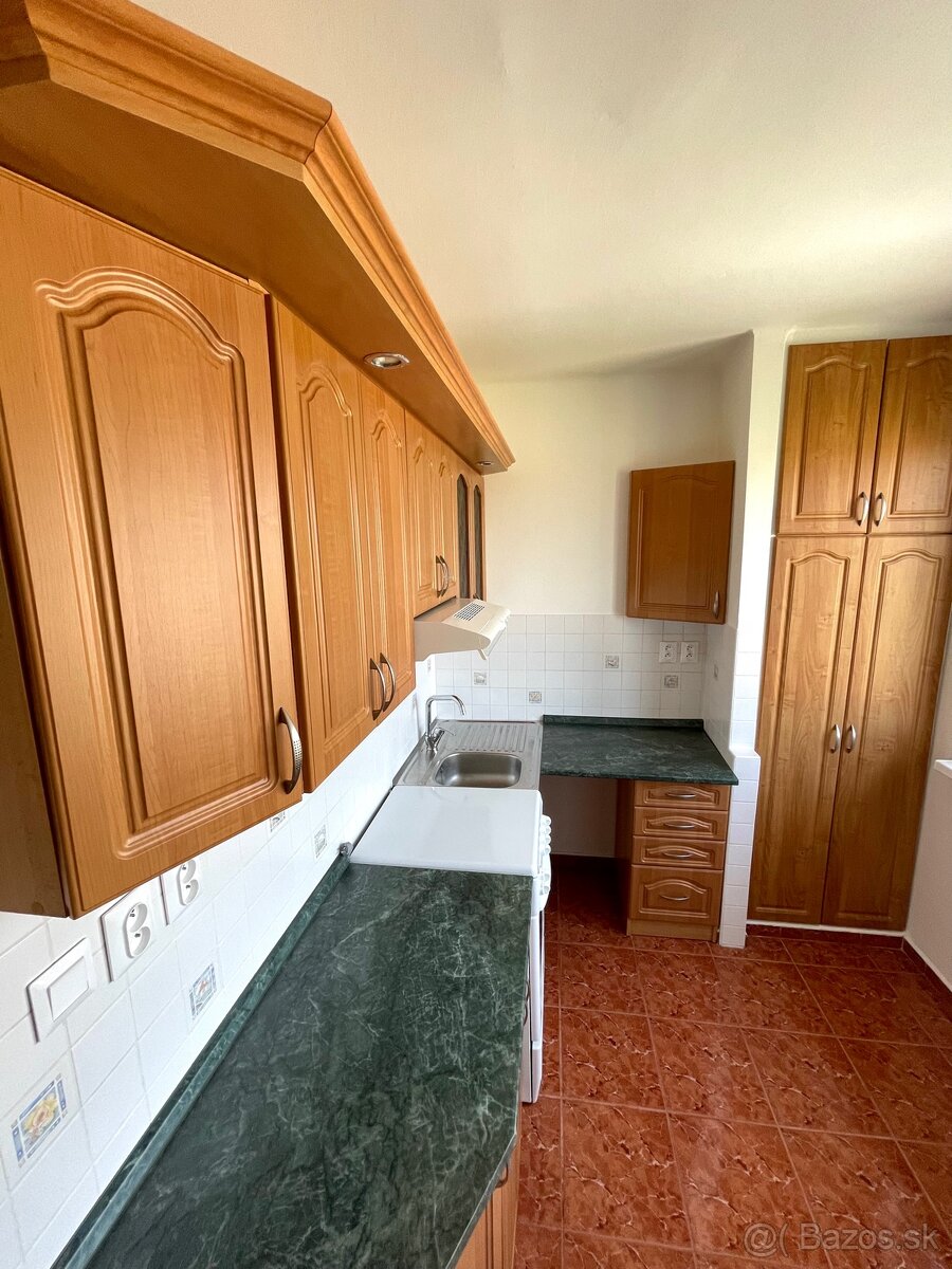 PRENÁJOM 3-IZBOVÉHO BYTU S LOGGIOU - 8