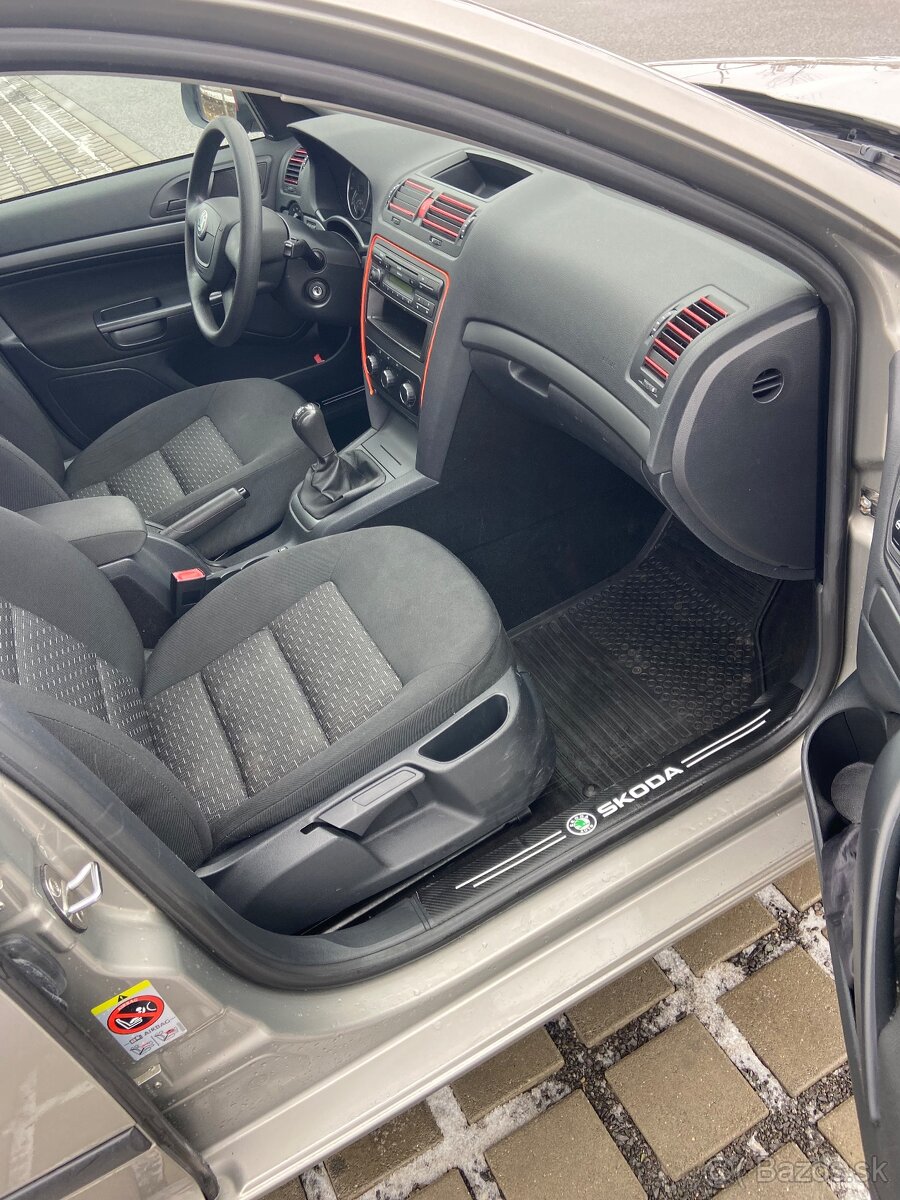 Škoda octavia 2 , 1.6 benzín 75 kw,2011 - 8