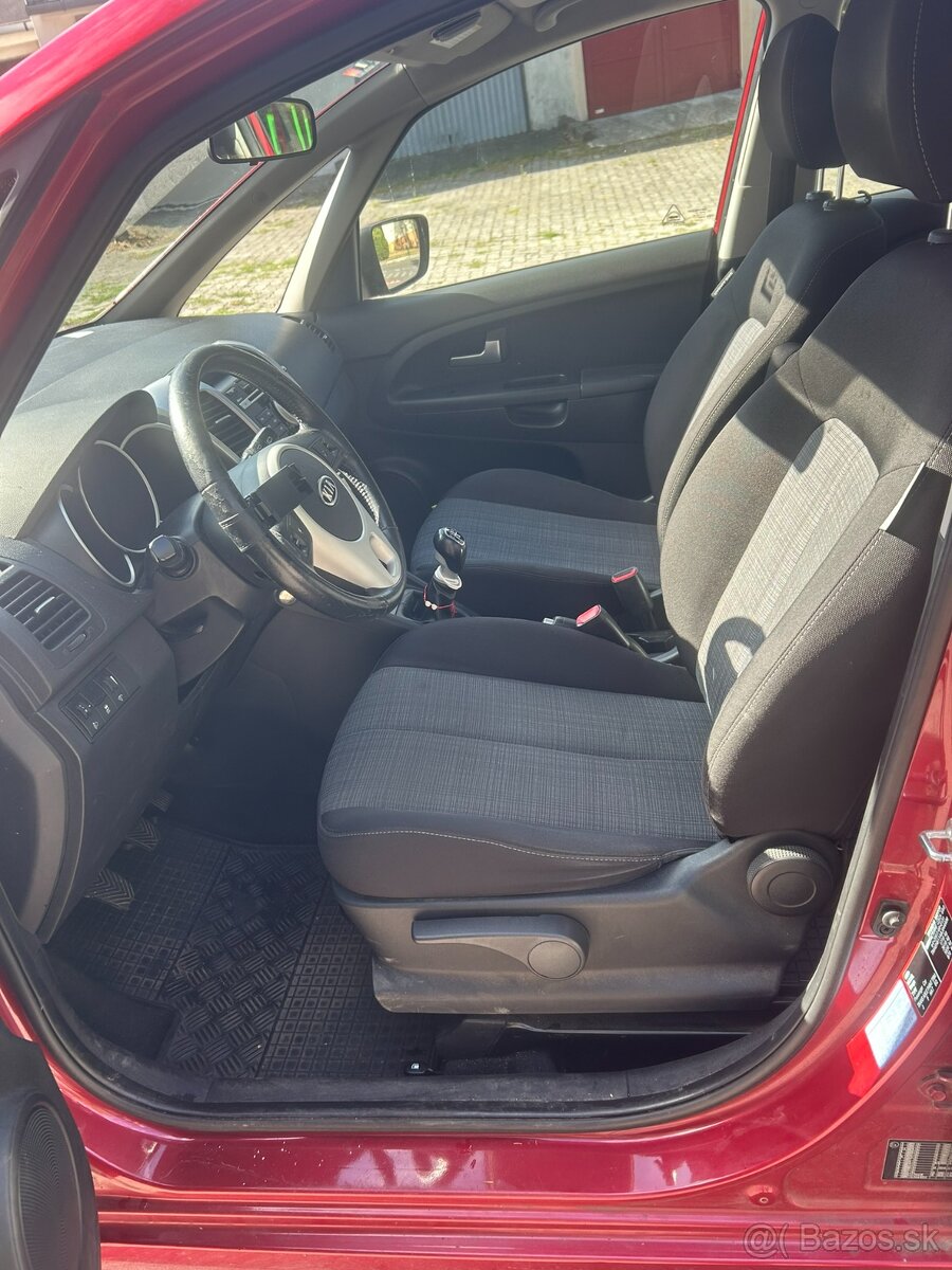 Predám Kia Venga 1,4l, 66,2kW - 8