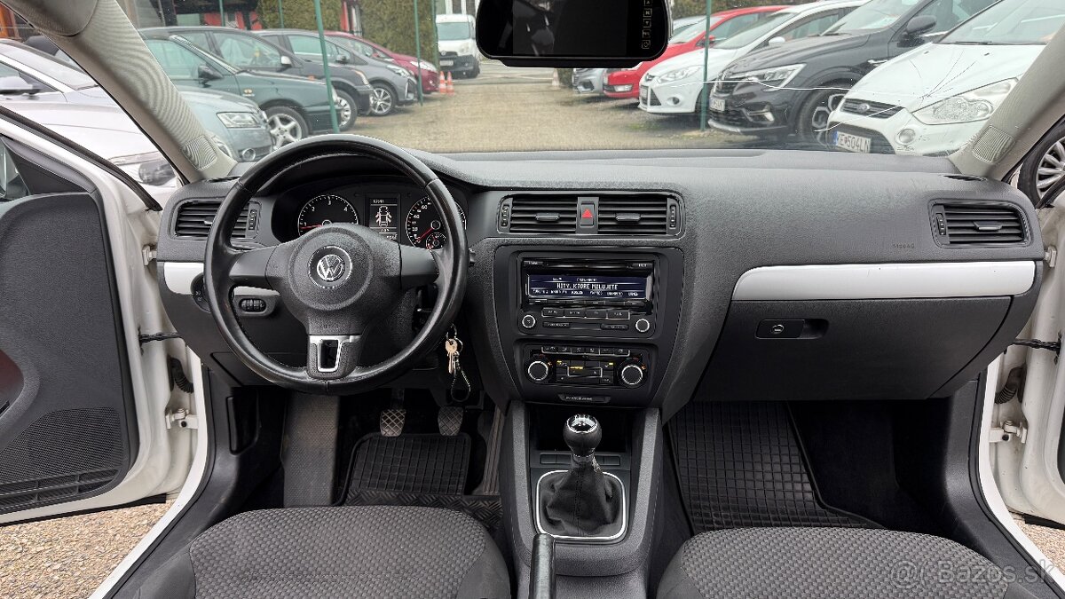 Volkswagen Jetta 1.6 TDI Comfortline - 8