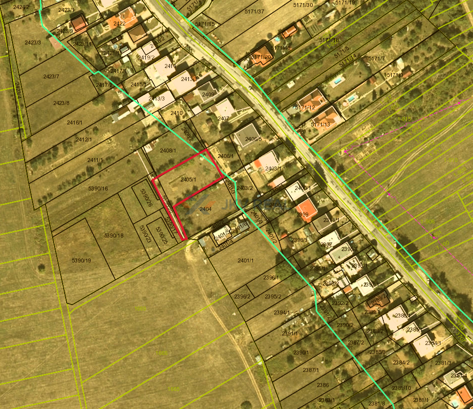 Na predaj pozemok o rozlohe 1 449 m² so záhradou a studňou v - 8