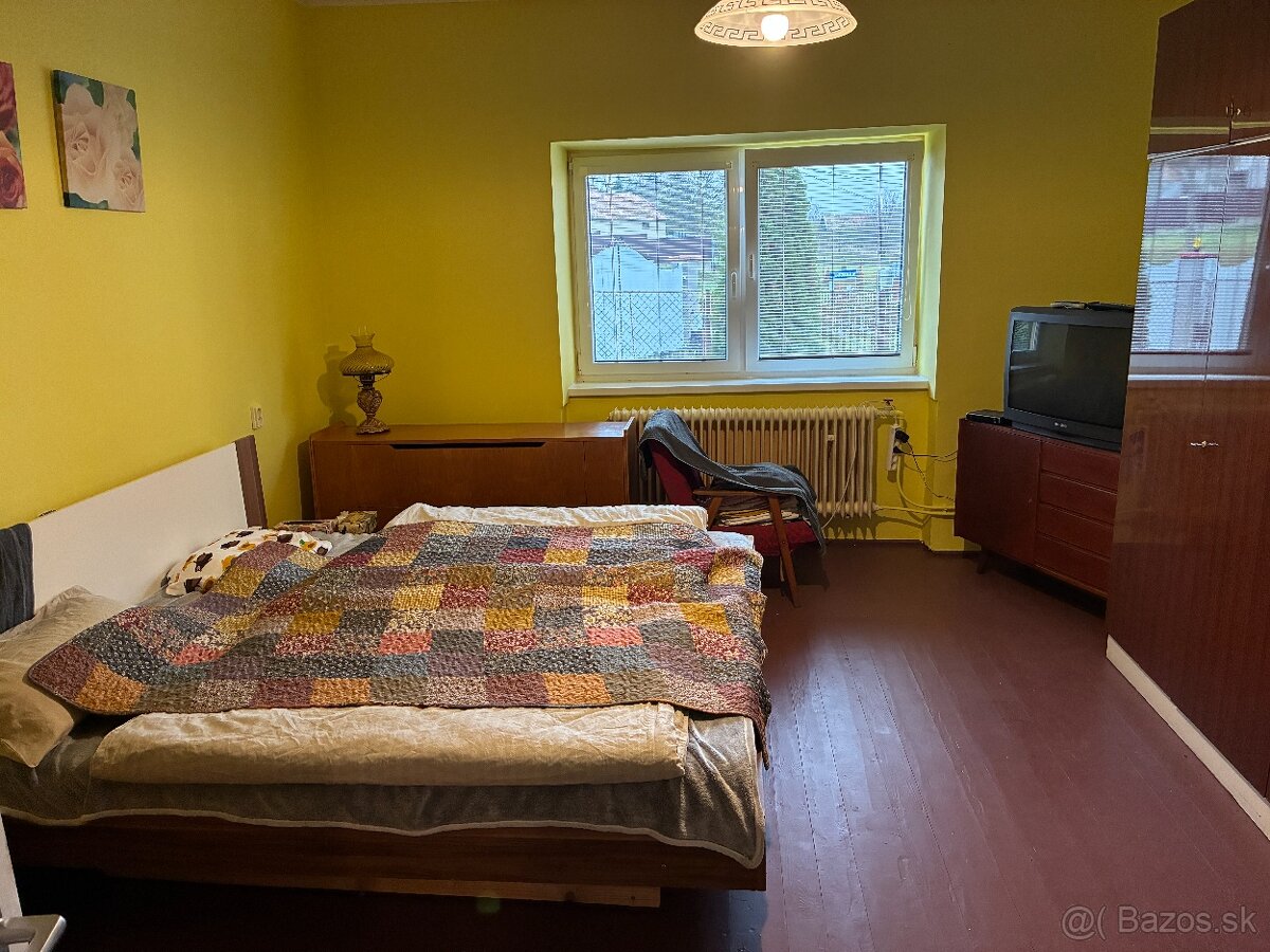 Rodinný dom 4.izbový + viničný domček s pozemkom - 8