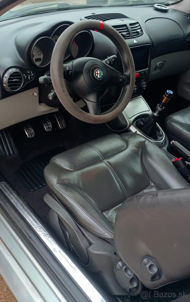 Alfa Romeo GT 1.9 JTD - 8