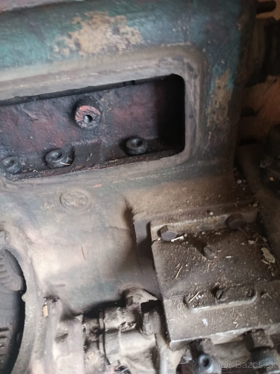 Predam motor na traktor ZETOR 25 A - 8