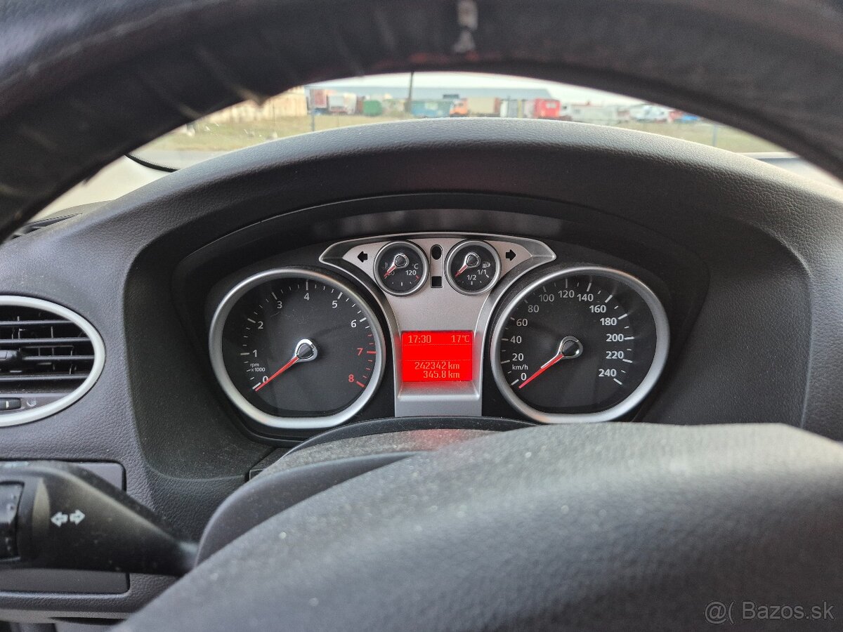 Predám Ford Focus Kombi r.v.2009 - 8