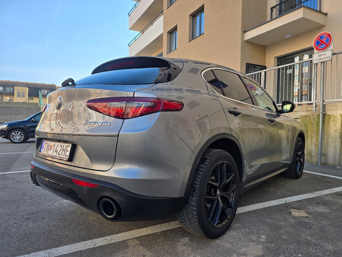 Alfa Romeo Stelvio 2.0 Q4 280ps - 8