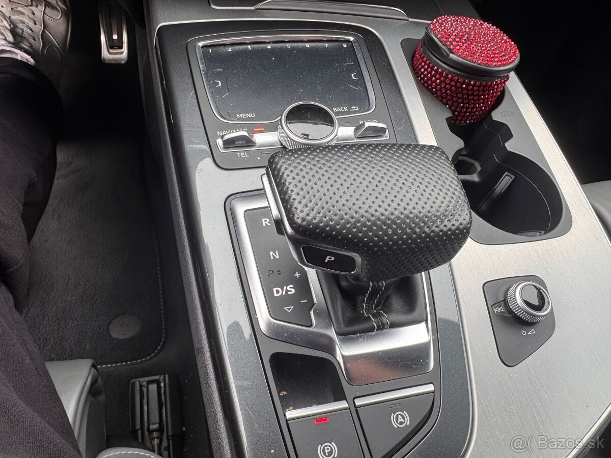 Ponúkam Audi Q7 .3,0TDi F1 Sline 200kw - 8