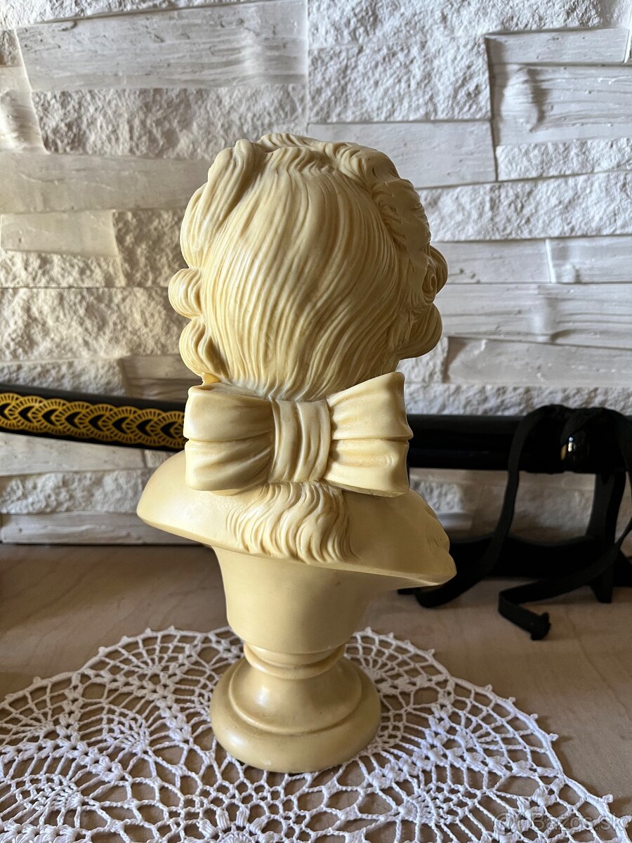 Albastrová socha – busta mladého muža (pravdepodobne Mozart) - 8