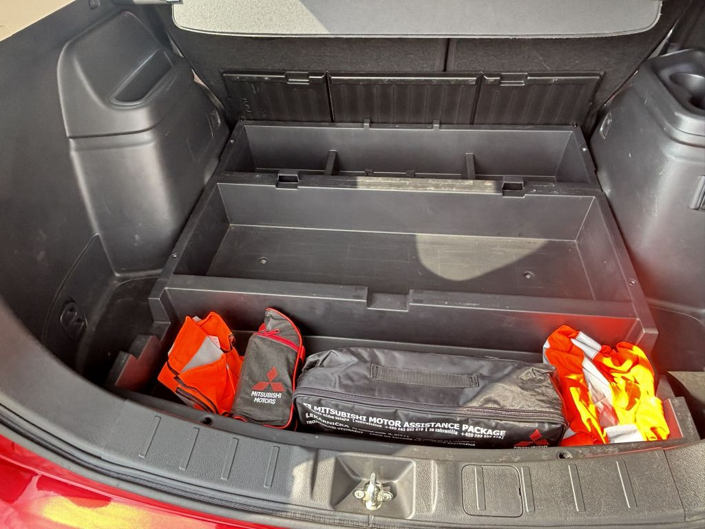 Predám Mitsubishi Outlander MY18 - 8