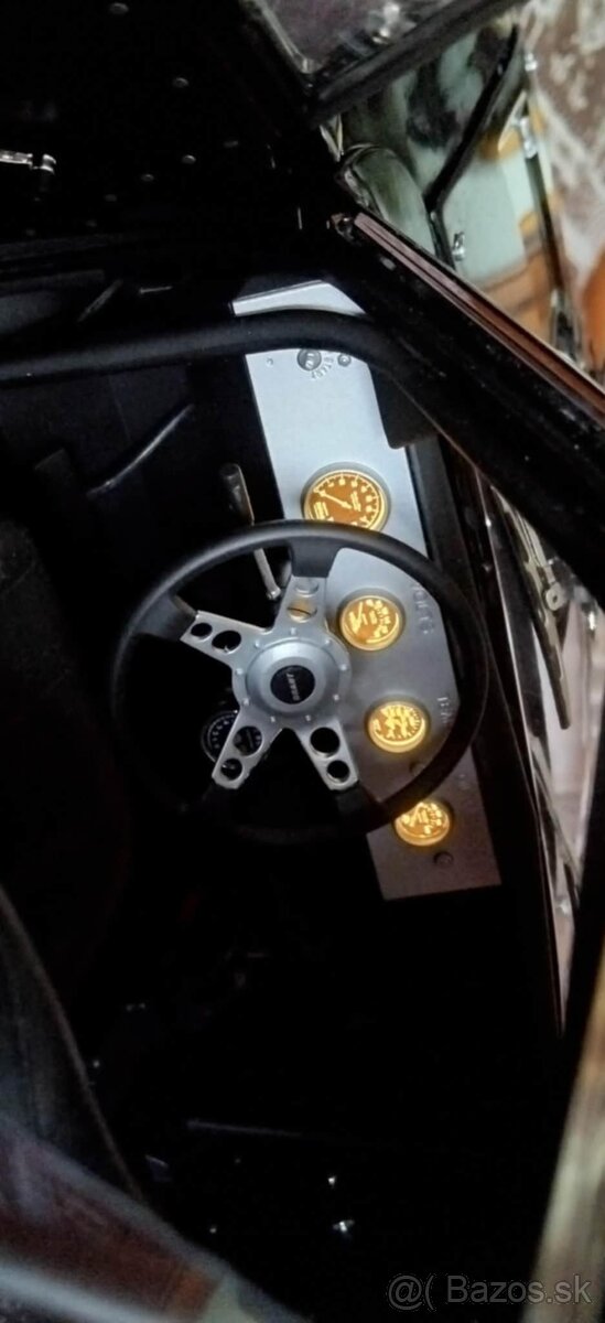 Dodge Chalanger R/T V MIERKE 1:8 - 8