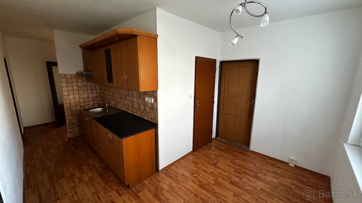 Predám 3 izbový byt v Leviciach s balkónom - 8