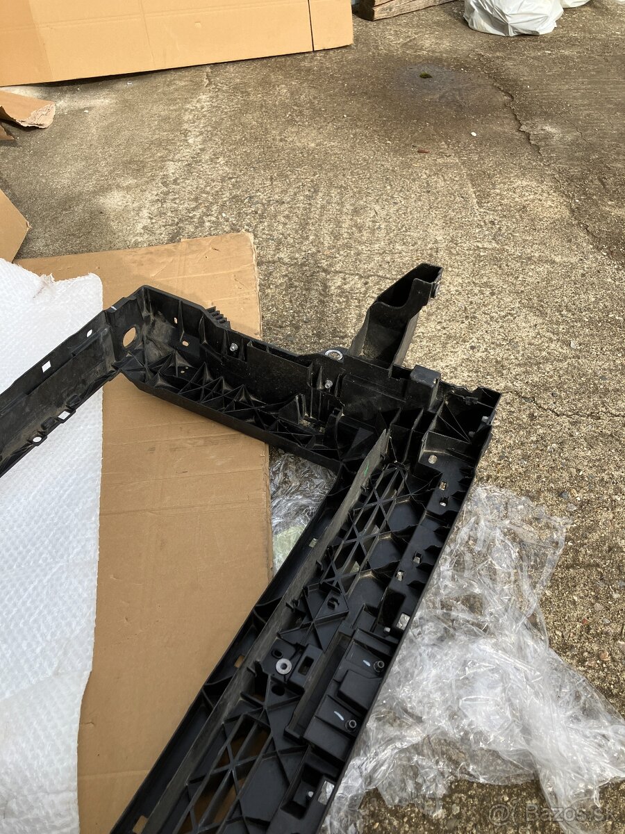 chladicova stena seat ateca predni celo - 8