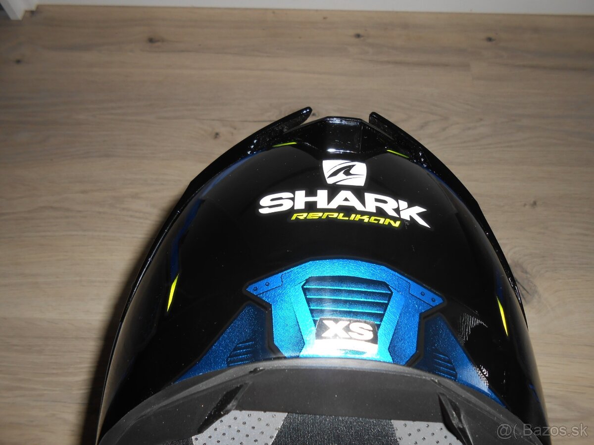 Predam krasnu novu moto prilbu znacky SHARK SPARTAN GT REPLI - 8
