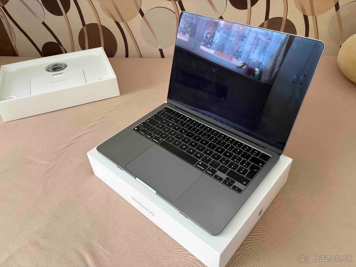 MacBook Air 13" M2 8GB 256GB - rozbitý displej - 8