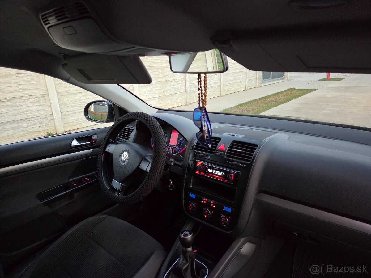 Predam Volkswagen Golf Bluemotion 1.9 TDI 77 Kw Rok 2009 - 8