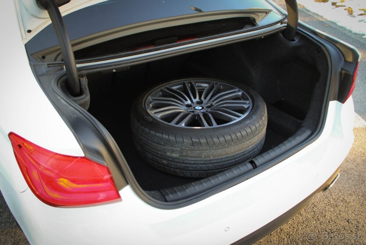 BMW 520d xDrive G30 / SVK / - 8