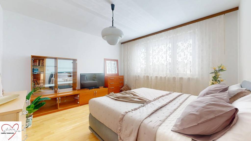 Z vchodu rovno do školy, na predaj praktický 3 izbový byt, A - 8